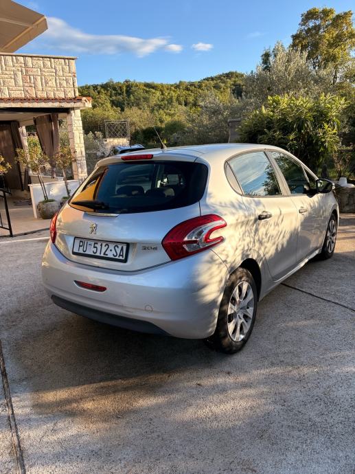Peugeot 208 1.4 hdi, fotografija 5