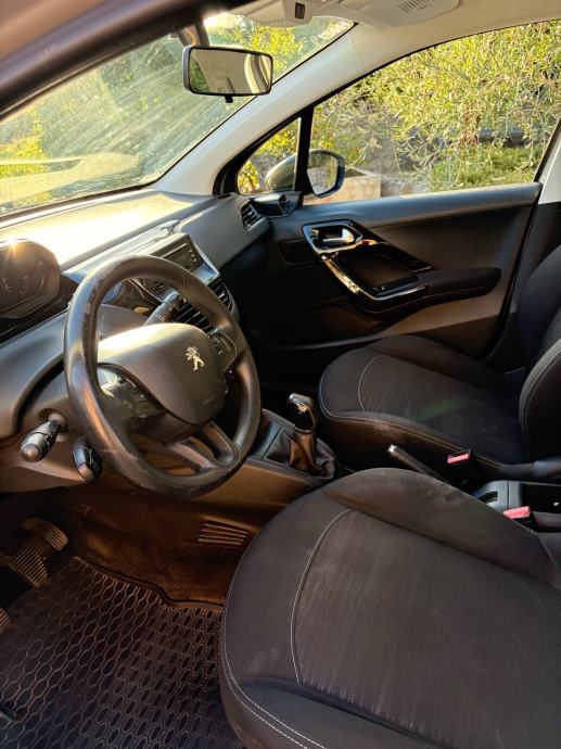 Peugeot 208 1.4 hdi, fotografija 7
