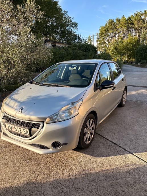 Peugeot 208 1.4 hdi, fotografija 2