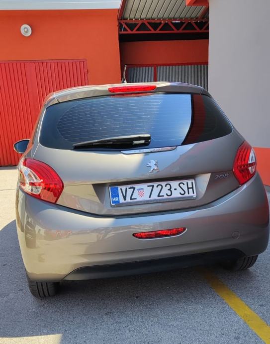 Peugeot 208 1,4 HDi, registriran do 04/27, fotografija 2