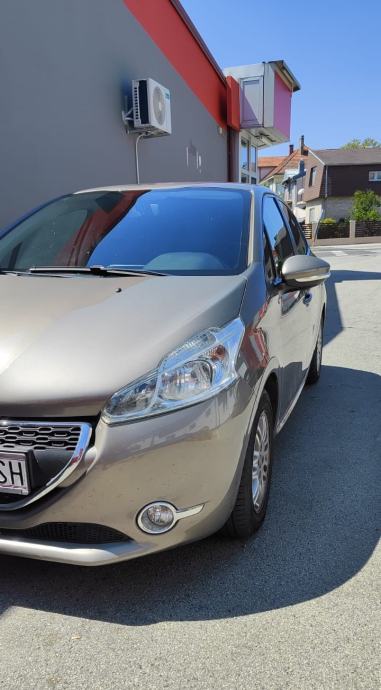 Peugeot 208 1,4 HDi, registriran do 04/27, fotografija 3