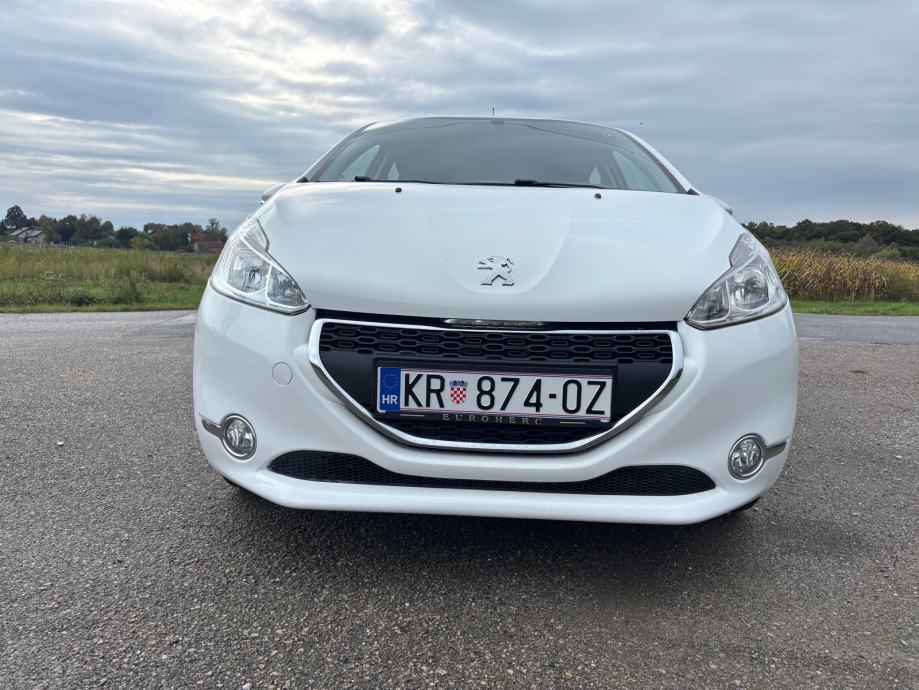 Peugeot 208 1,4 HDi reg.09/27 150tkm, fotografija 2