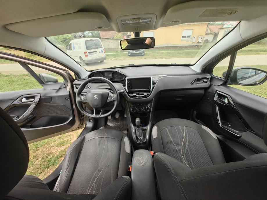 Peugeot 208 1,4 VTi, fotografija 7