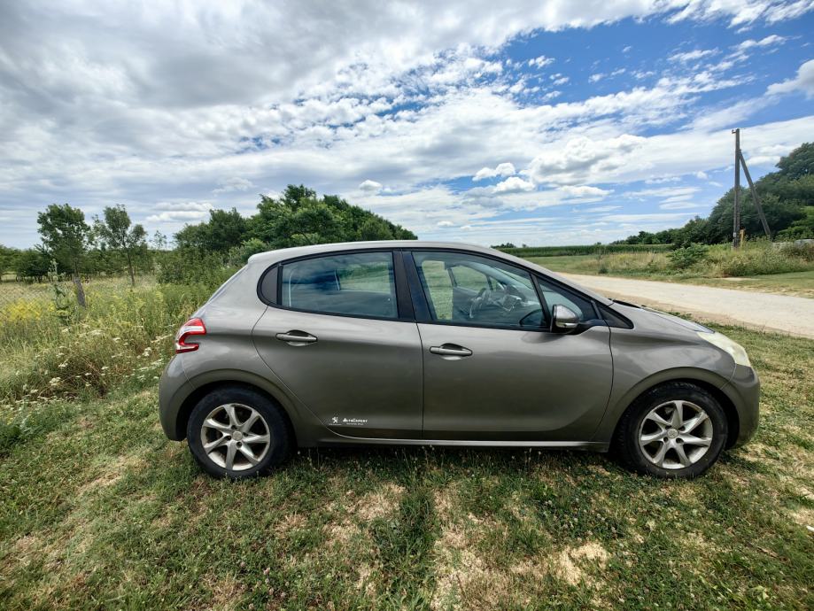 Peugeot 208 1,4 VTi, pogled izvana - slika 3