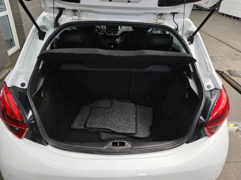 Peugeot 208 1.5 BlueHDI Active • navigacija, fotografija 11