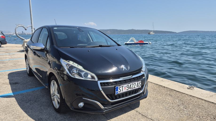 Peugeot 208,signature, 1,5 BlueHDI,2019,veliki servis,reg, fotografija 5