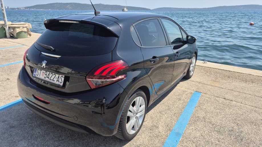Peugeot 208,signature, 1,5 BlueHDI,2019,veliki servis,reg, fotografija 2