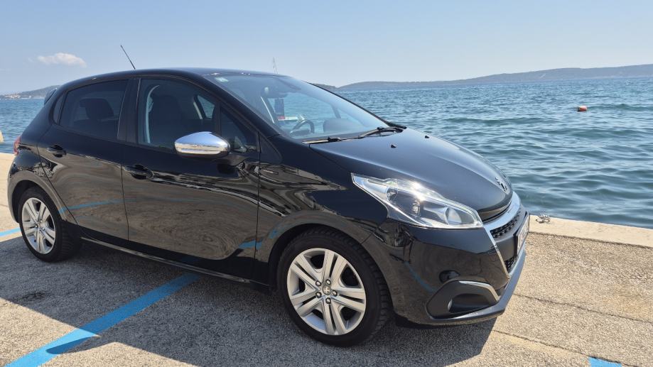 Peugeot 208,signature, 1,5 BlueHDI,2019,veliki servis,reg, fotografija 3