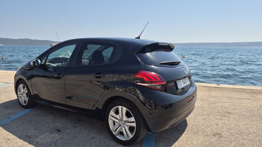 Peugeot 208,signature, 1,5 BlueHDI,2019,veliki servis,reg, fotografija 10