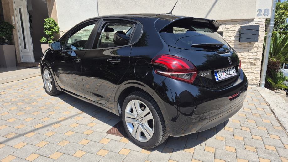 Peugeot 208,signature, 1,5 BlueHDI,2019,veliki servis,reg, fotografija 11