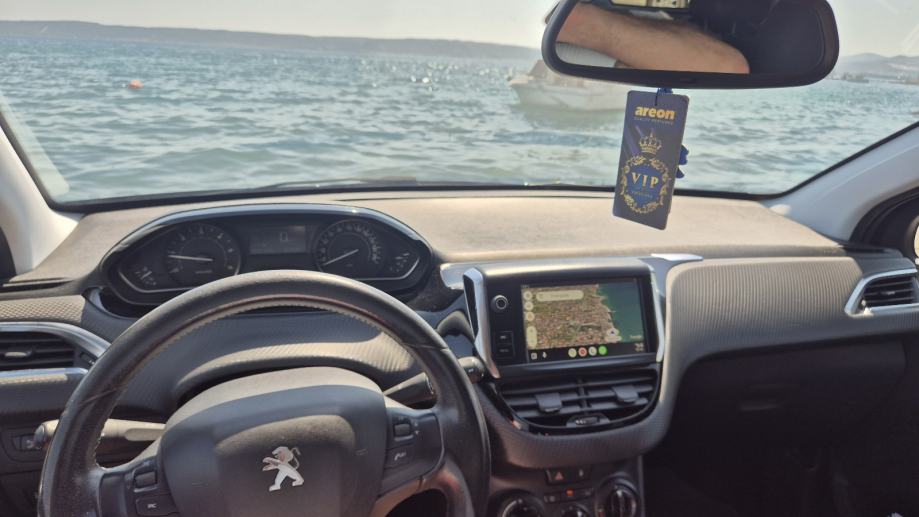 Peugeot 208,signature, 1,5 BlueHDI,2019,veliki servis,reg, fotografija 13