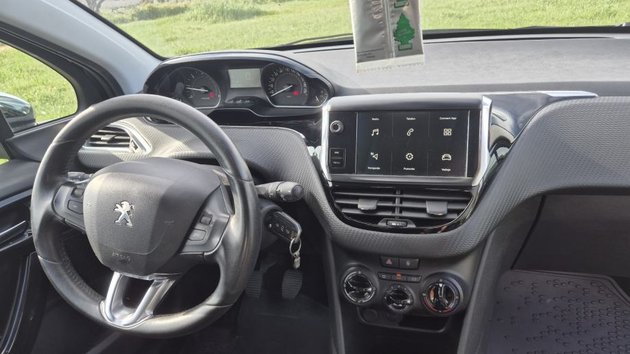 Peugeot 208,signature, 1,5 BlueHDI,2019,veliki servis,reg, fotografija 20