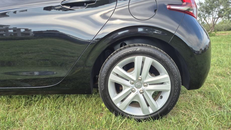 Peugeot 208,signature, 1,5 BlueHDI,2019,veliki servis,reg, fotografija 18