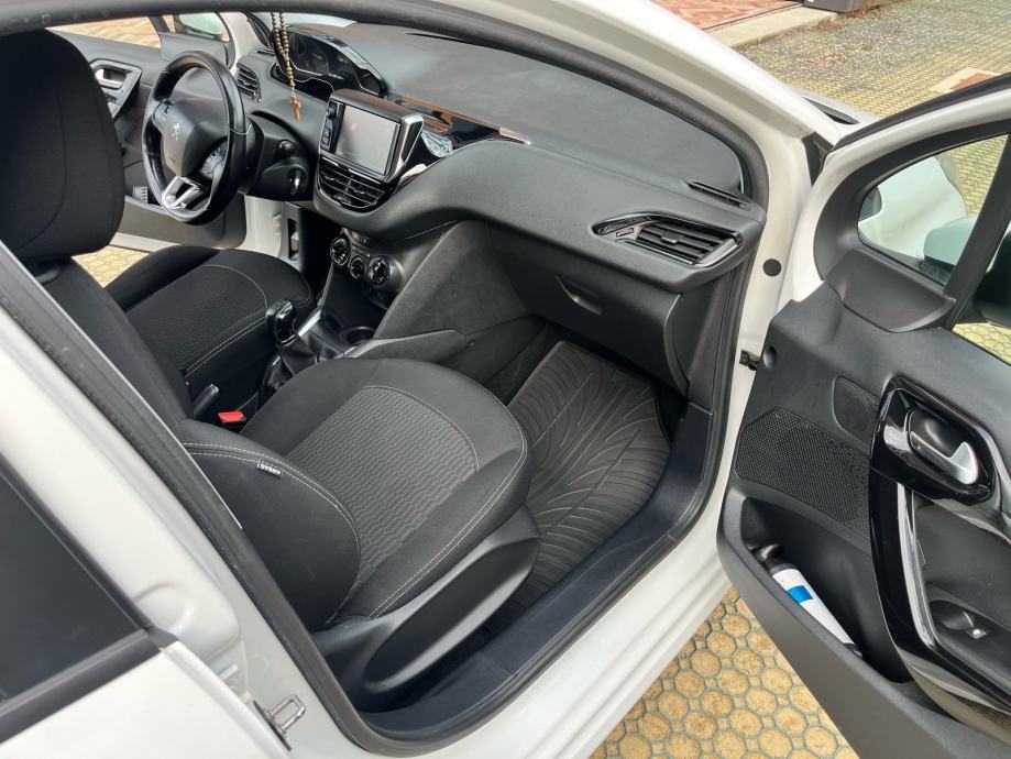Peugeot 208 1,6 BlueHDi - HR vozilo - prvi vlasnik, fotografija 11