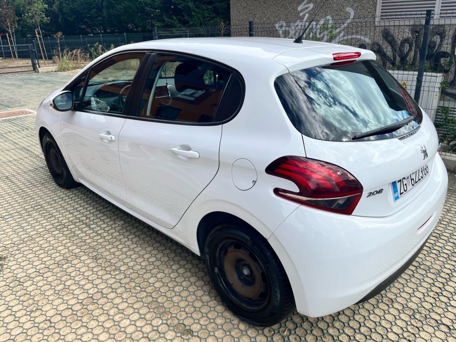 Peugeot 208 1,6 BlueHDi - HR vozilo - prvi vlasnik, fotografija 2