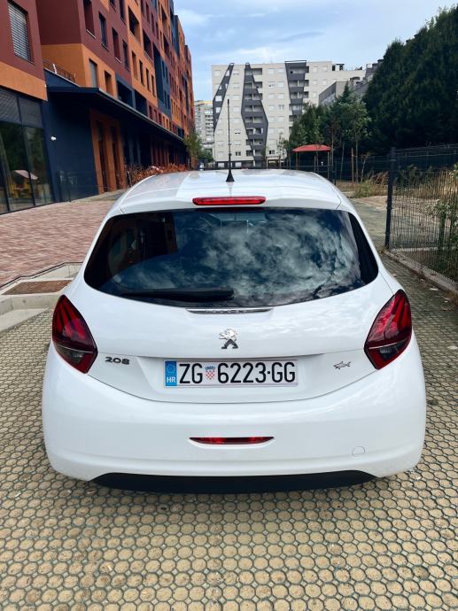Peugeot 208 1,6 BlueHDi - HR vozilo - prvi vlasnik, fotografija 3