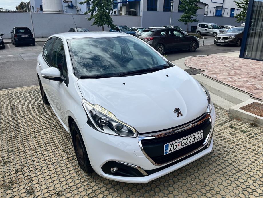 Peugeot 208 1,6 BlueHDi - HR vozilo - prvi vlasnik, fotografija 5