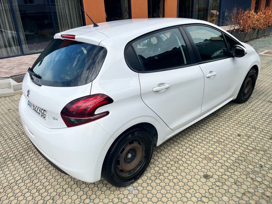 Peugeot 208 1,6 BlueHDi - HR vozilo - prvi vlasnik, fotografija 4