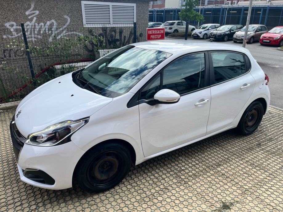 Peugeot 208 1,6 BlueHDi - HR vozilo - prvi vlasnik, fotografija 6