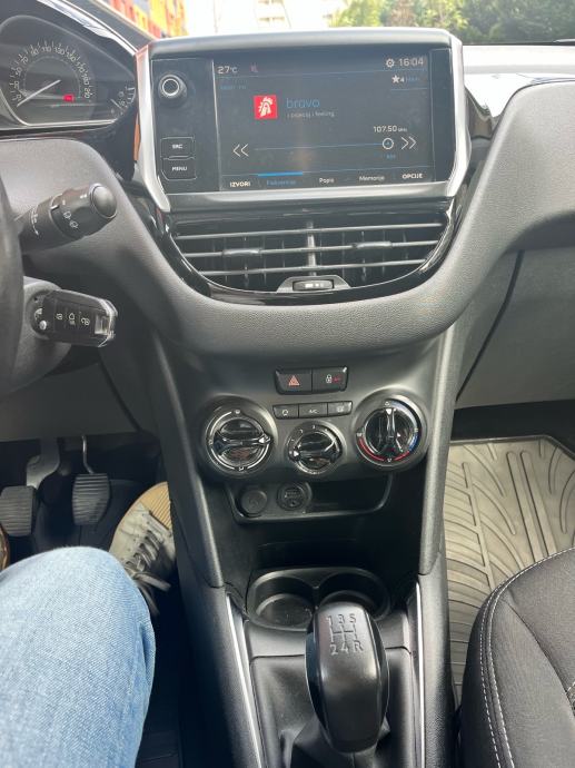 Peugeot 208 1,6 BlueHDi - HR vozilo - prvi vlasnik, fotografija 14