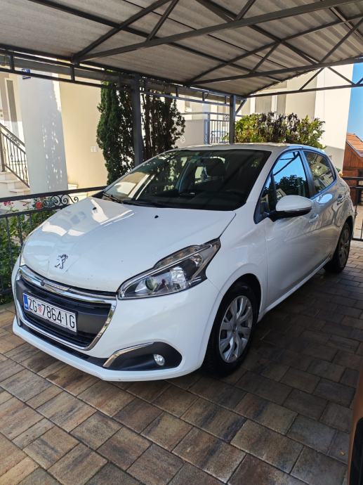 Peugeot 208 1,6 BlueHDi-Mali Zmaj, fotografija 6