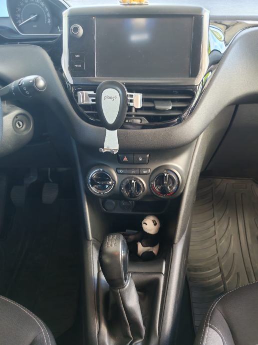 Peugeot 208 1,6 BlueHDi-Mali Zmaj, fotografija 10