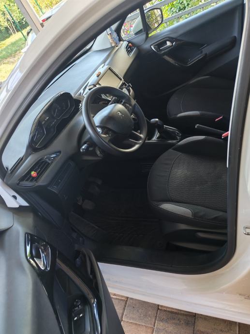 Peugeot 208 1,6 BlueHDi-Mali Zmaj, fotografija 11