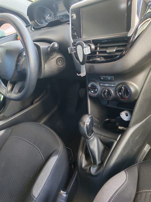 Peugeot 208 1,6 BlueHDi-Mali Zmaj, fotografija 12