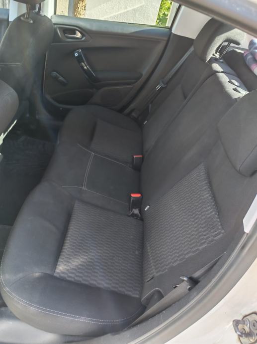 Peugeot 208 1,6 BlueHDi-Mali Zmaj, fotografija 13