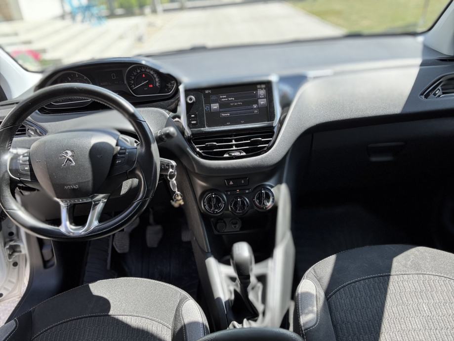 Peugeot 208 1,6 BlueHDi, fotografija 9
