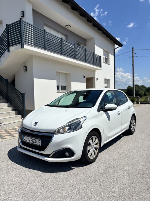 Peugeot 208 1,6 BlueHDi, fotografija 3