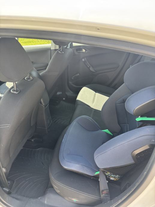 Peugeot 208 1,6 BlueHDi, fotografija 10