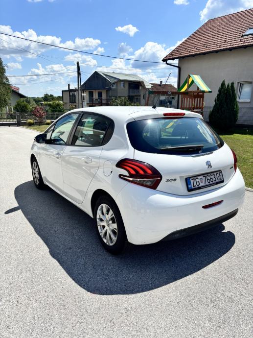 Peugeot 208 1,6 BlueHDi, fotografija 4