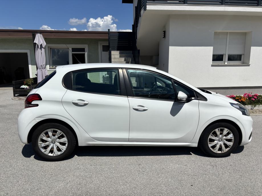 Peugeot 208 1,6 BlueHDi, fotografija 5