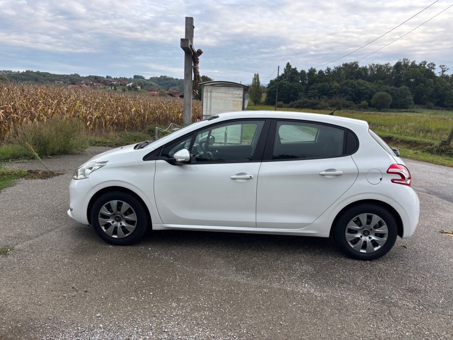 Peugeot 208 1,4hdi,150tkm,reg.godinu dana, fotografija 6