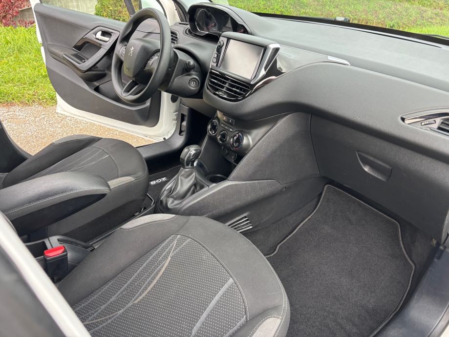 Peugeot 208 1,4hdi,150tkm,reg.godinu dana, fotografija 10