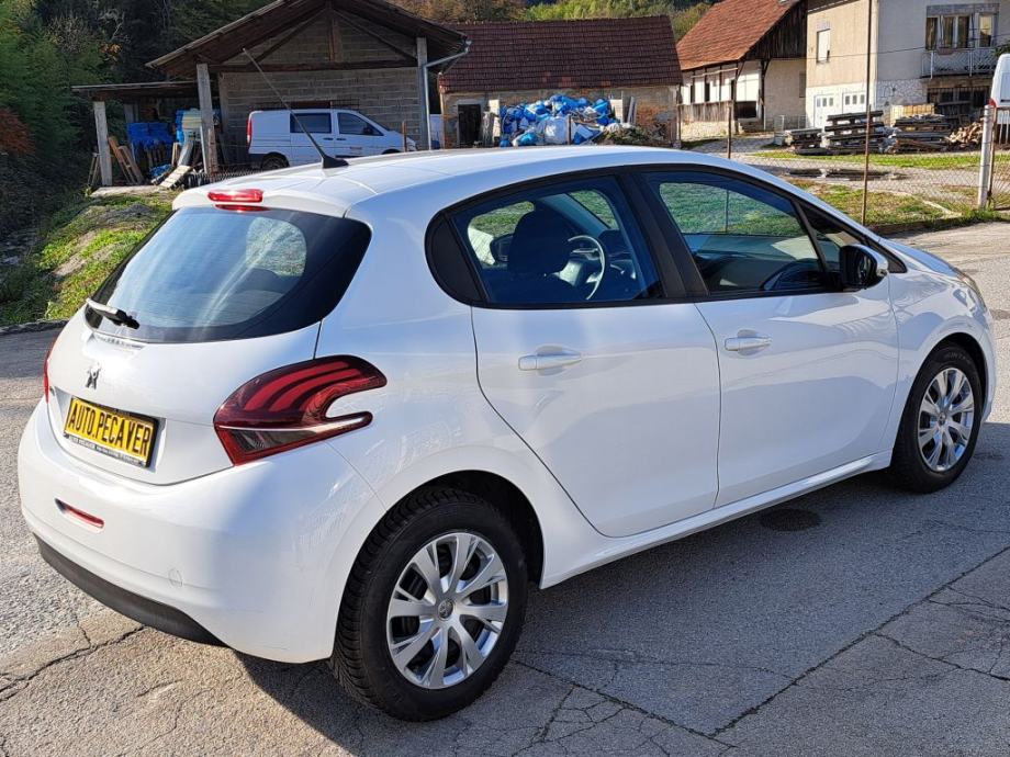 Peugeot 208 1,6 BlueHDi, fotografija 9
