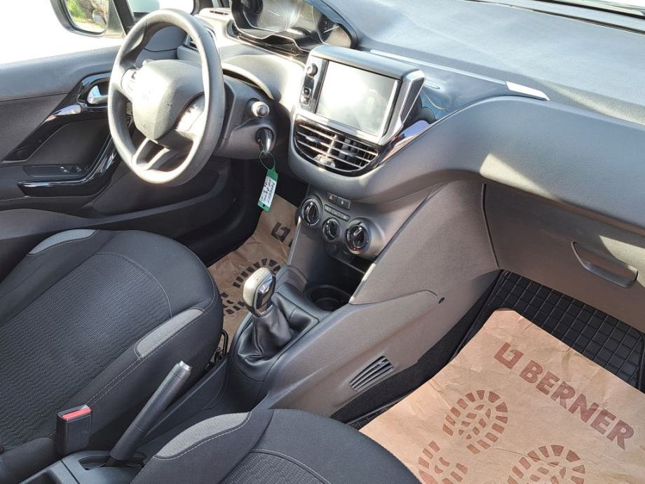Peugeot 208 1,6 BlueHDi, fotografija 17