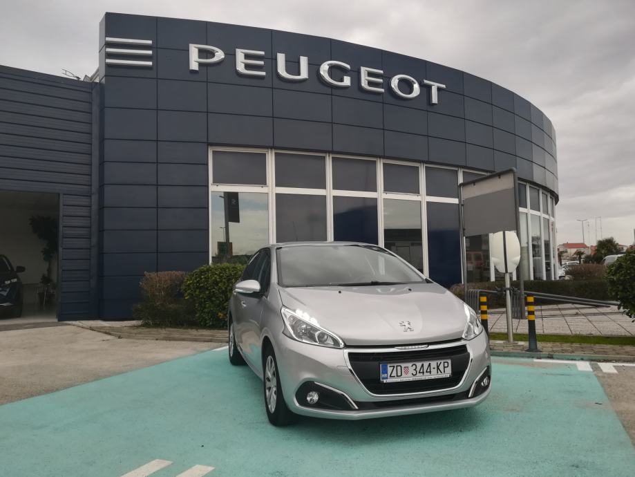 Peugeot 208 1,6 BlueHDi VRHUNSKI OČUVANO VOZILO!!!