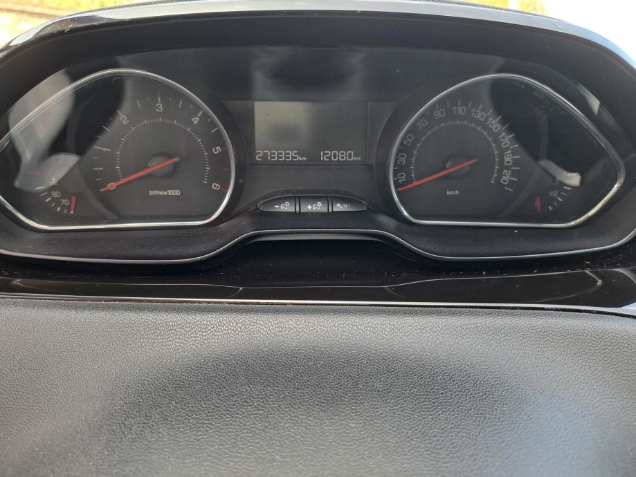 Peugeot 208 1,6 e-HDi, fotografija 4