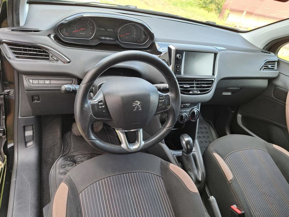 Peugeot 208 1,6 e-HDi, fotografija 6