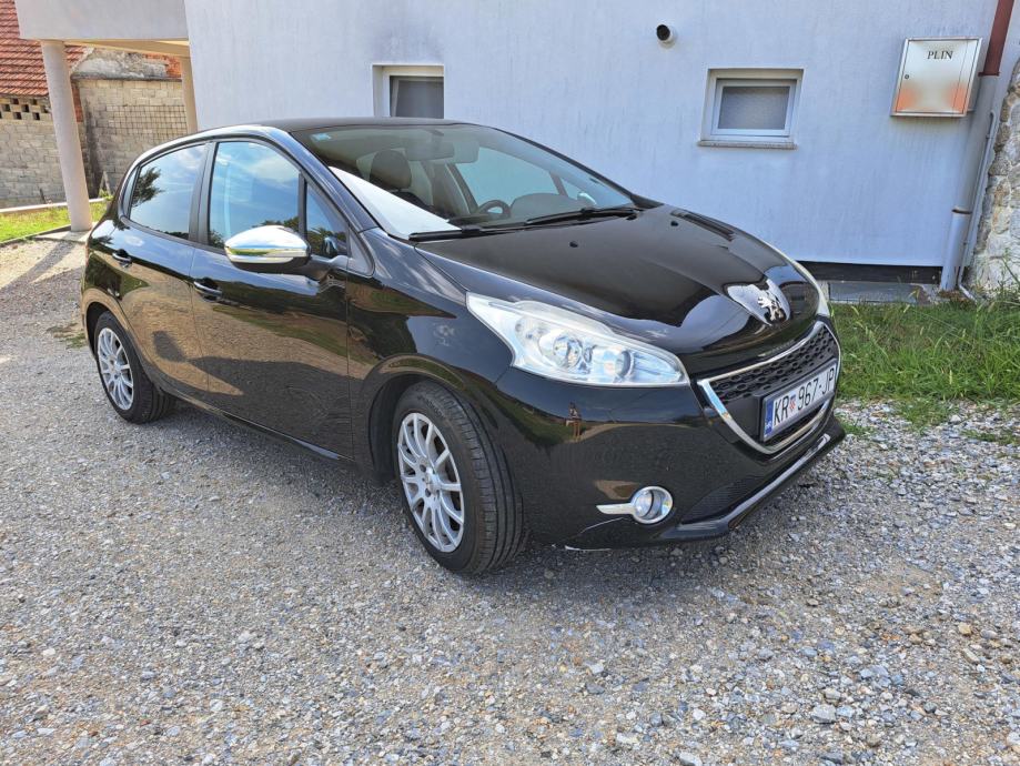Peugeot 208 1,6 e-HDi, fotografija 12
