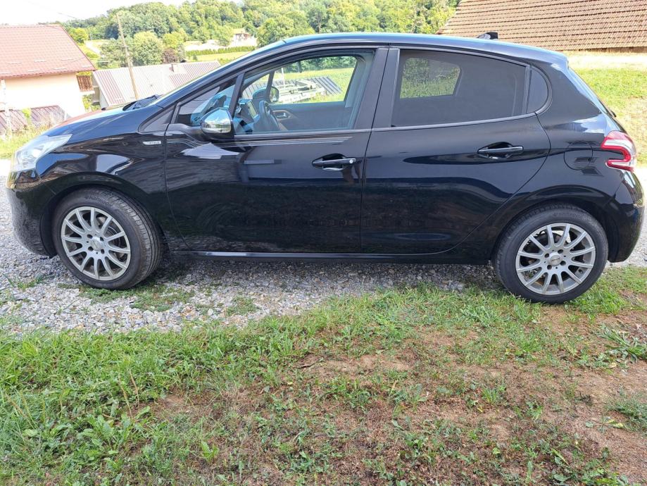 Peugeot 208 1,6 e-HDi, fotografija 14