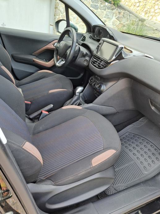 Peugeot 208 1,6 e-HDi, fotografija 16