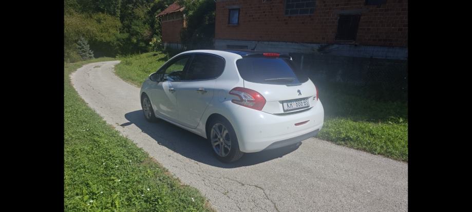 Peugeot 208 1,6 e-HDi, fotografija 2