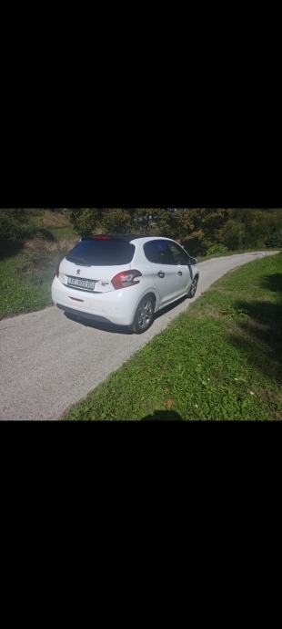 Peugeot 208 1,6 e-HDi, fotografija 3
