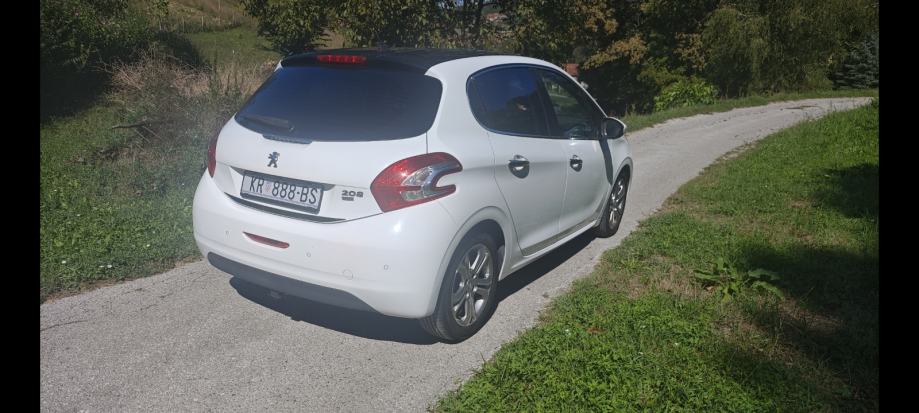 Peugeot 208 1,6 e-HDi, fotografija 6