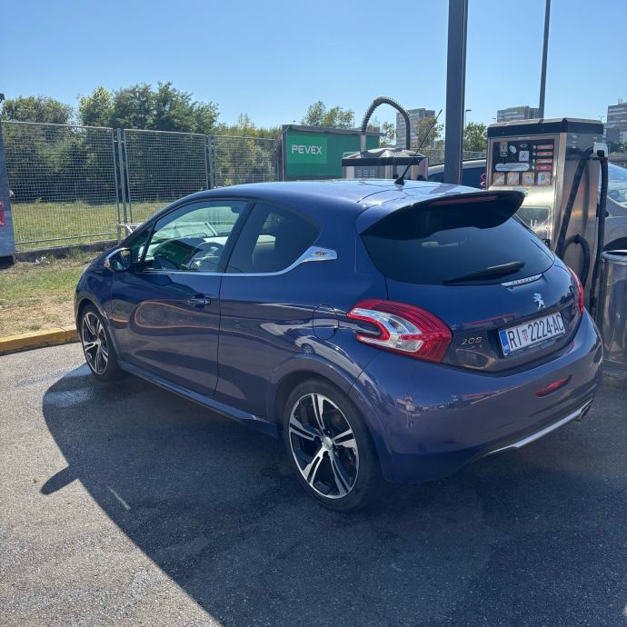 Peugeot 208 1,6 THP GTi, fotografija 4