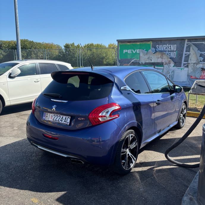 Peugeot 208 1,6 THP GTi, fotografija 5