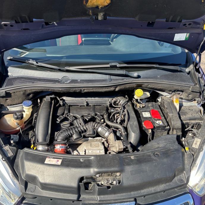 Peugeot 208 1,6 THP GTi, fotografija 13